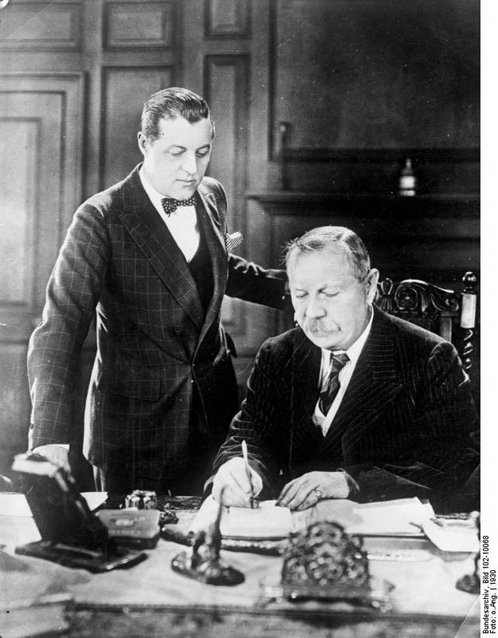 Schriftsteller Conan Doyle mit seinem Sohn
