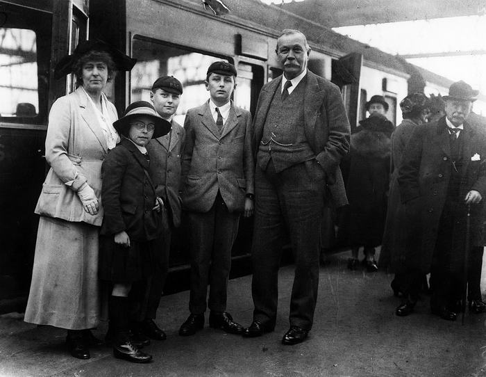 Arthur Conan Doyle with his family