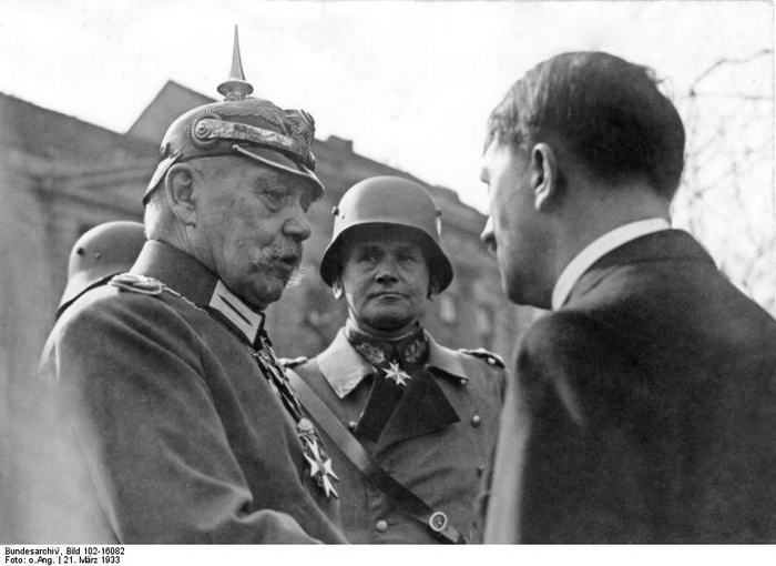 Blomberg Hitler