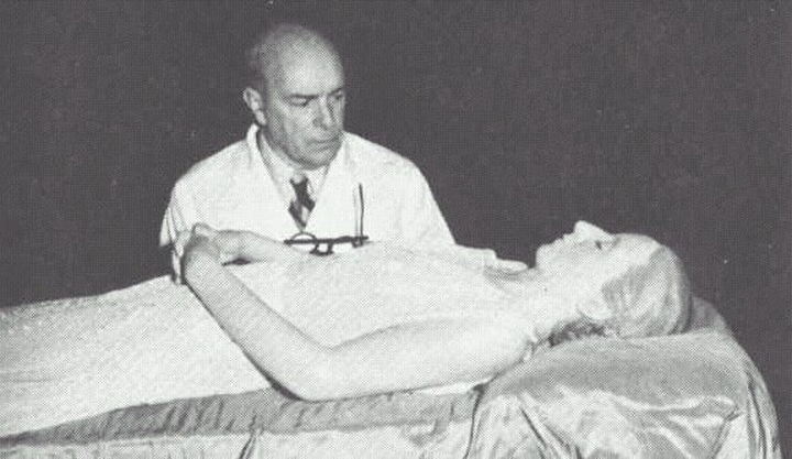 Eva Perons embalmed corpse