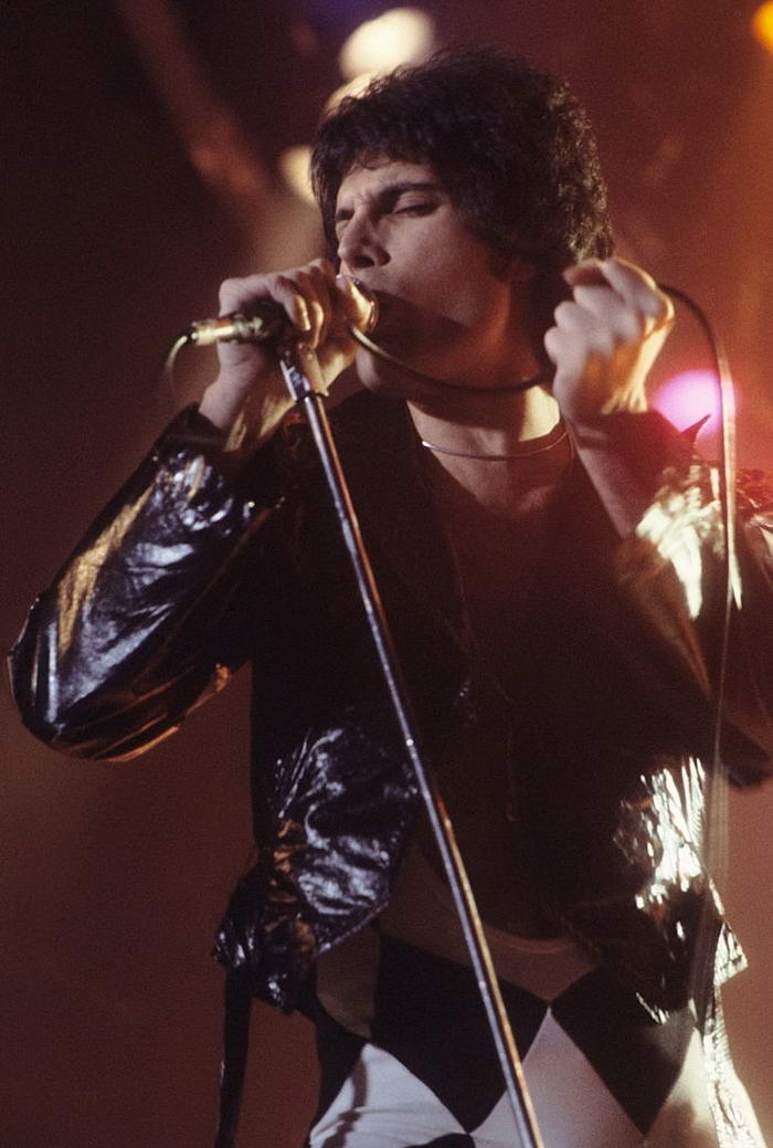 Freddie Mercury performing in New Haven