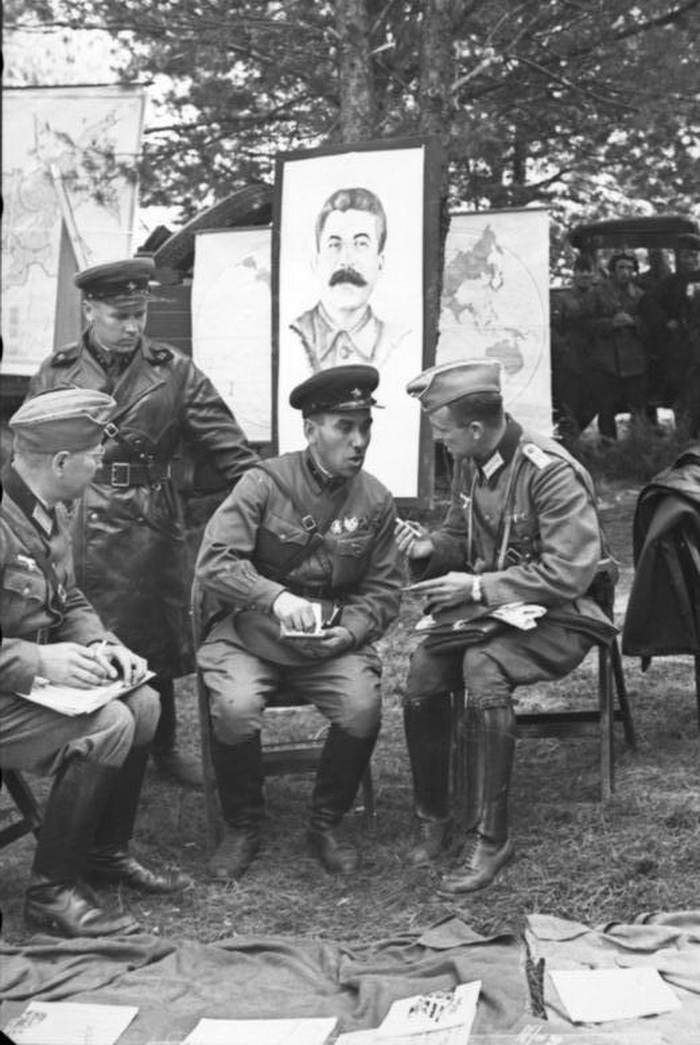 German and Soviet soldiers