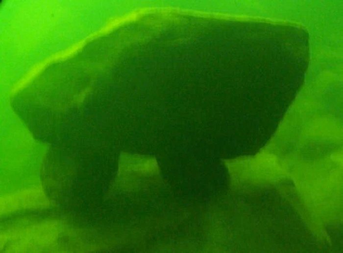 lake-macdonalds-underwater-structure