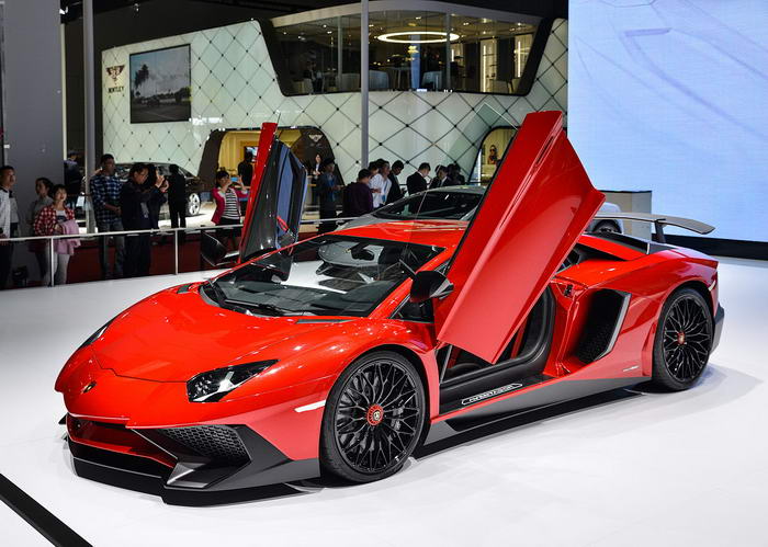 Lamborghini Aventador - Jaw Dropping Supercars