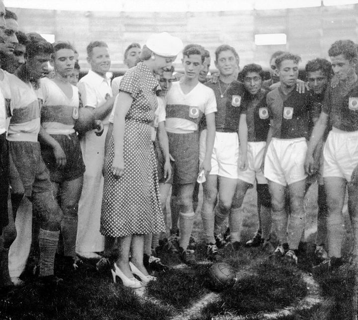 Peron kicks off the Youth Football Championship - Eva Perón's Life