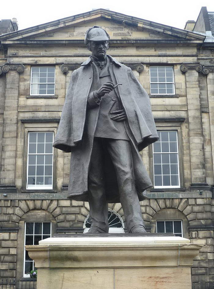 Sherlock Holmes Statue