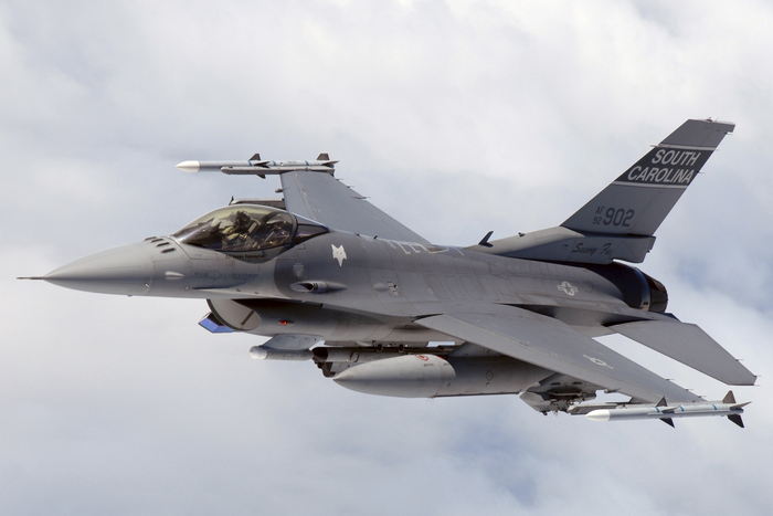 The F-16 Fighting Falcon - Deadly Fighter Jets